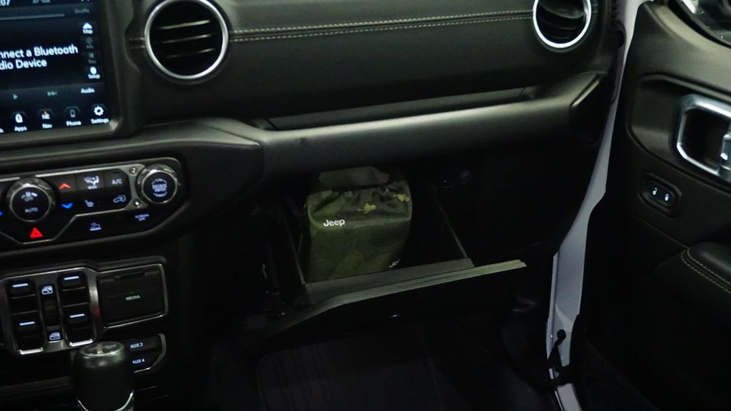 Thumbnail: 2022 Jeep Wrangler - 26