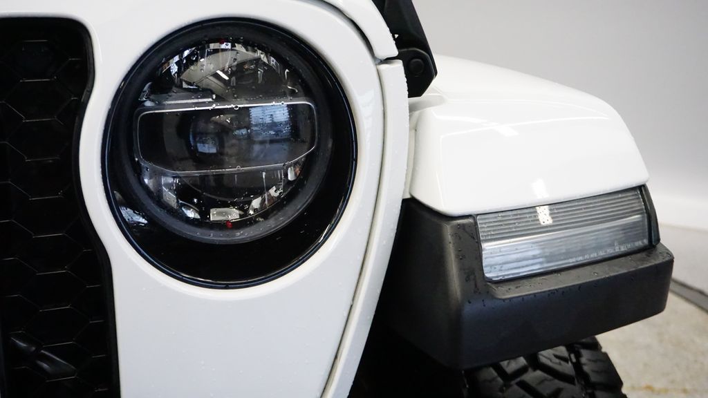 Thumbnail: 2022 Jeep Wrangler - 21