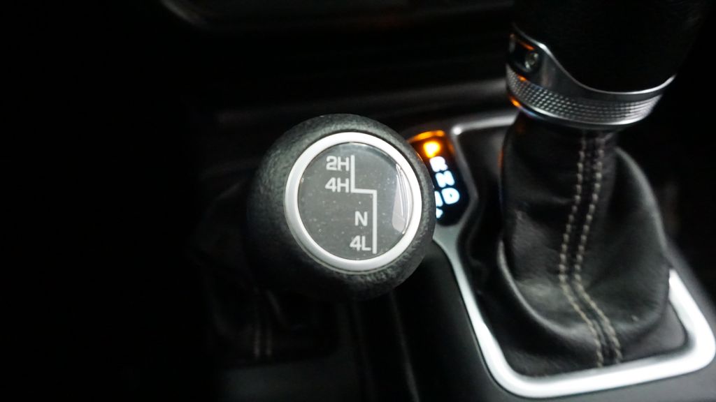 Thumbnail: 2018 Jeep Wrangler - 38