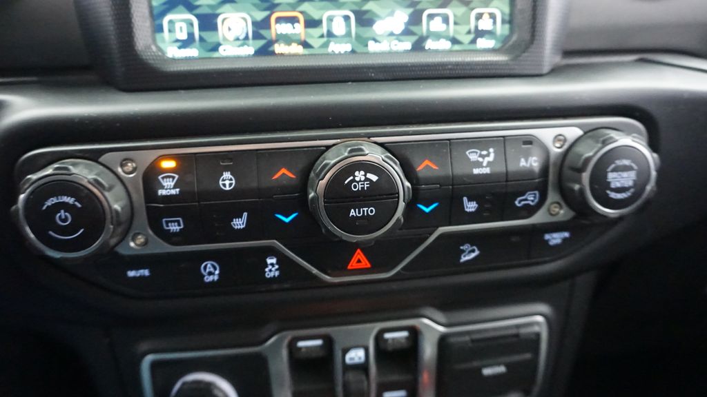 Thumbnail: 2018 Jeep Wrangler - 41