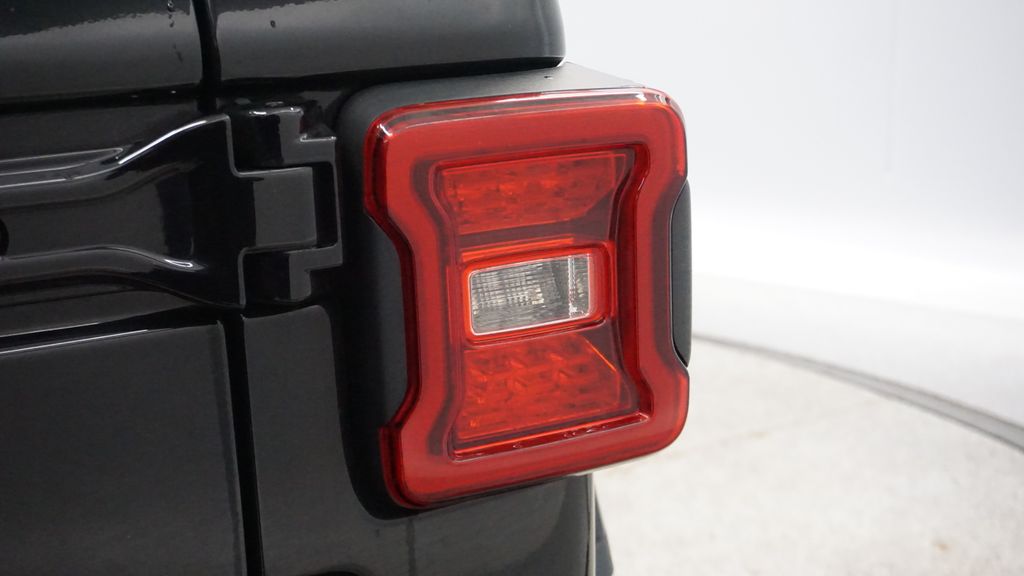 Thumbnail: 2018 Jeep Wrangler - 28