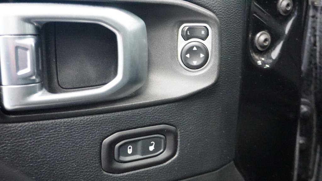 Thumbnail: 2018 Jeep Wrangler - 34