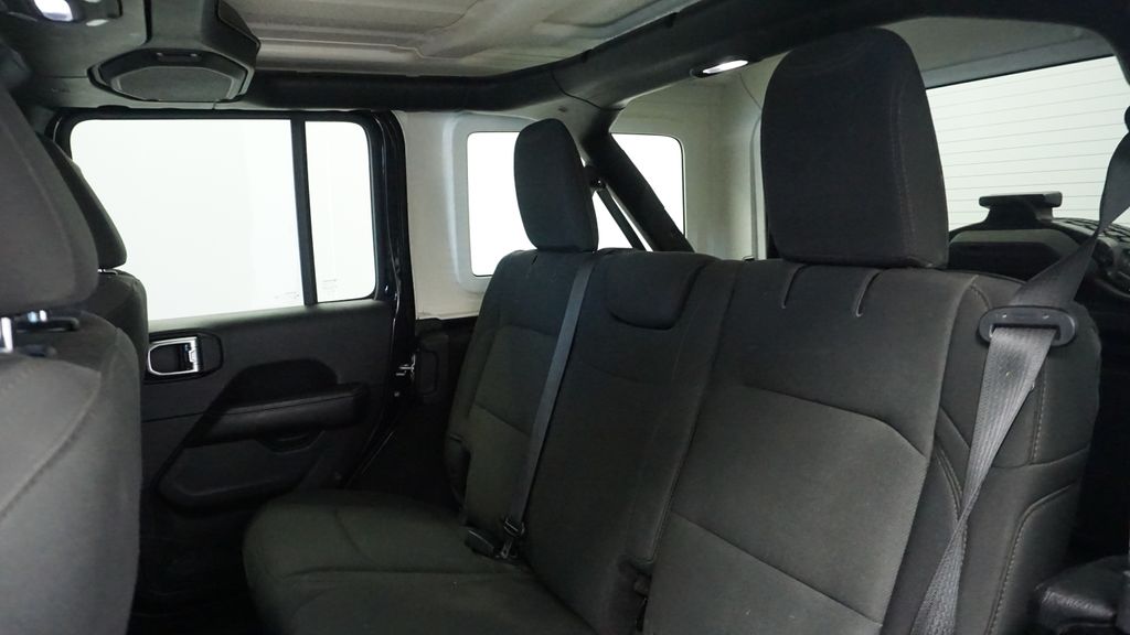 Thumbnail: 2018 Jeep Wrangler - 32