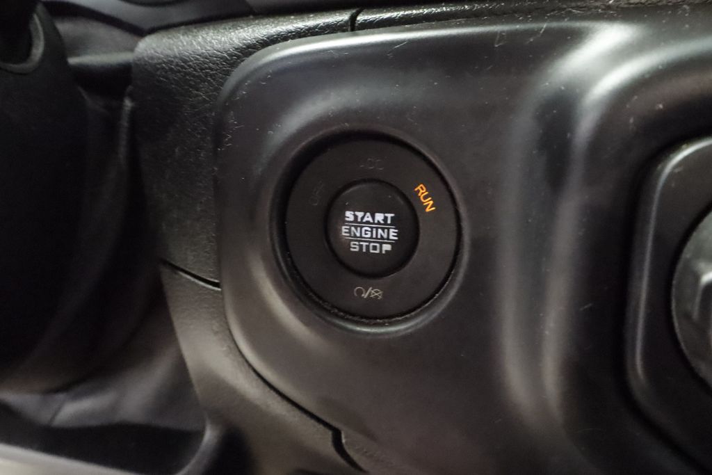 Thumbnail: 2019 Jeep Wrangler - 28