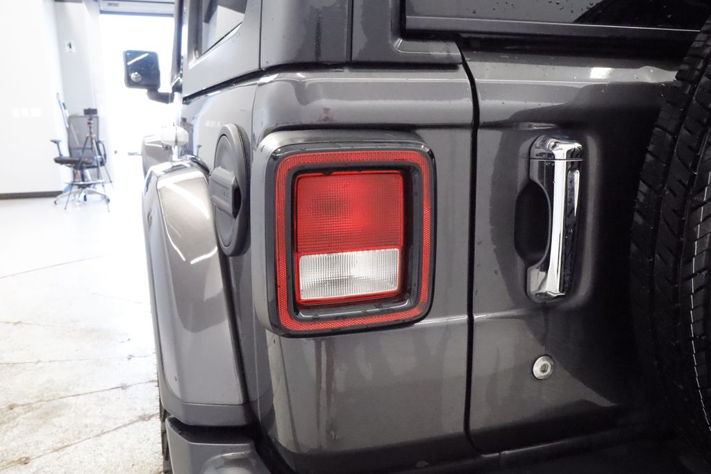 Thumbnail: 2019 Jeep Wrangler - 23
