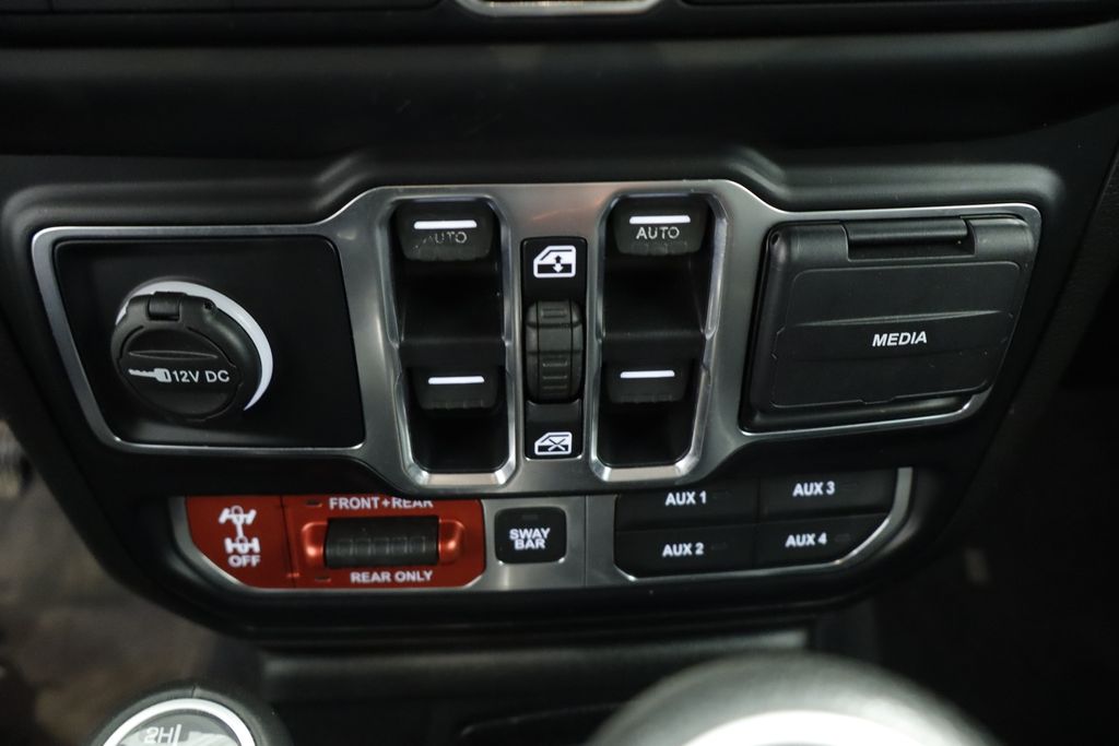 Thumbnail: 2019 Jeep Wrangler - 25
