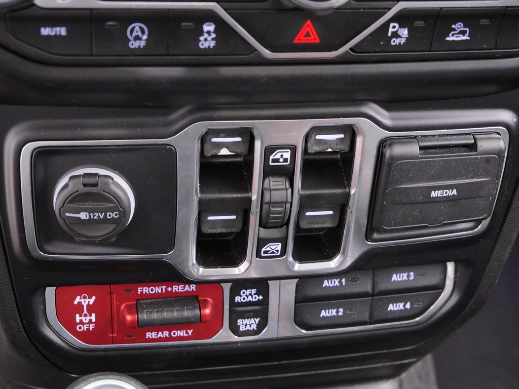 Thumbnail: 2022 Jeep Wrangler - 21