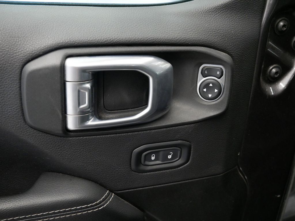 Thumbnail: 2022 Jeep Wrangler - 21