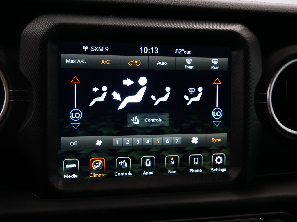 Thumbnail: 2022 Jeep Wrangler - 39