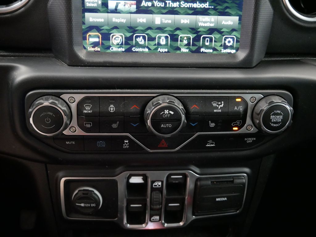 Thumbnail: 2022 Jeep Wrangler - 41