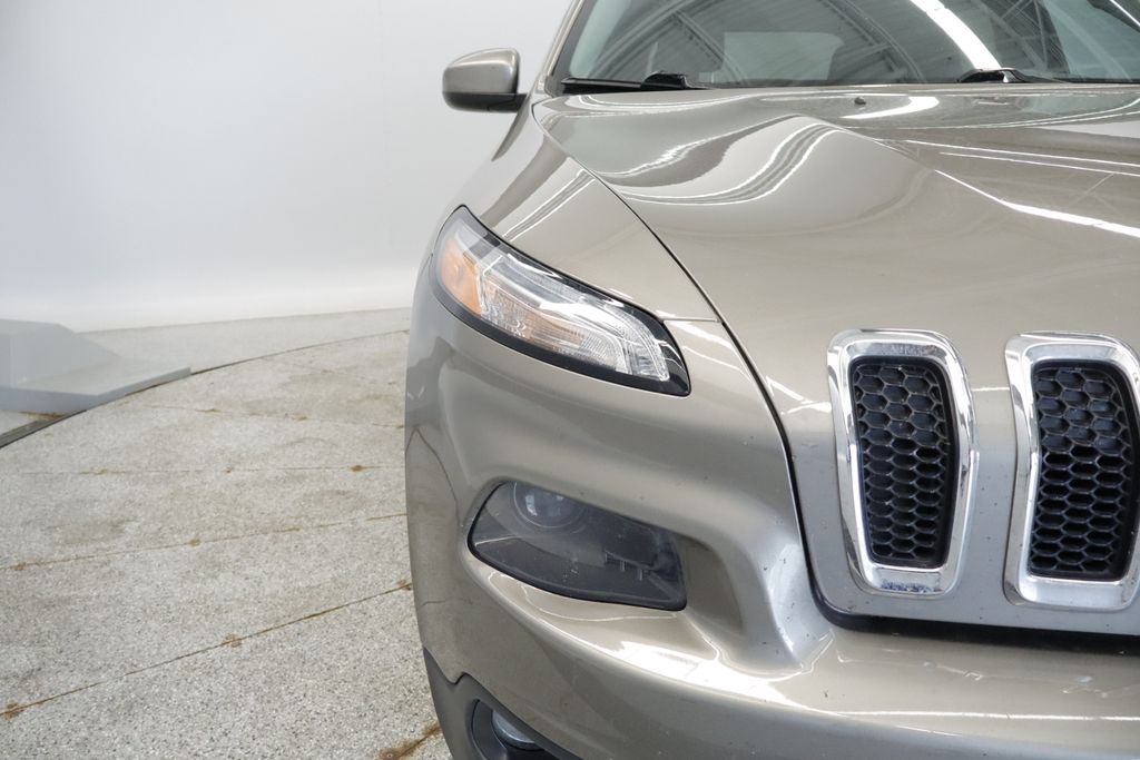 Thumbnail: 2016 Jeep Cherokee - 16