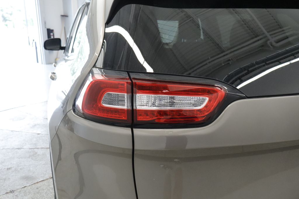 Thumbnail: 2016 Jeep Cherokee - 7