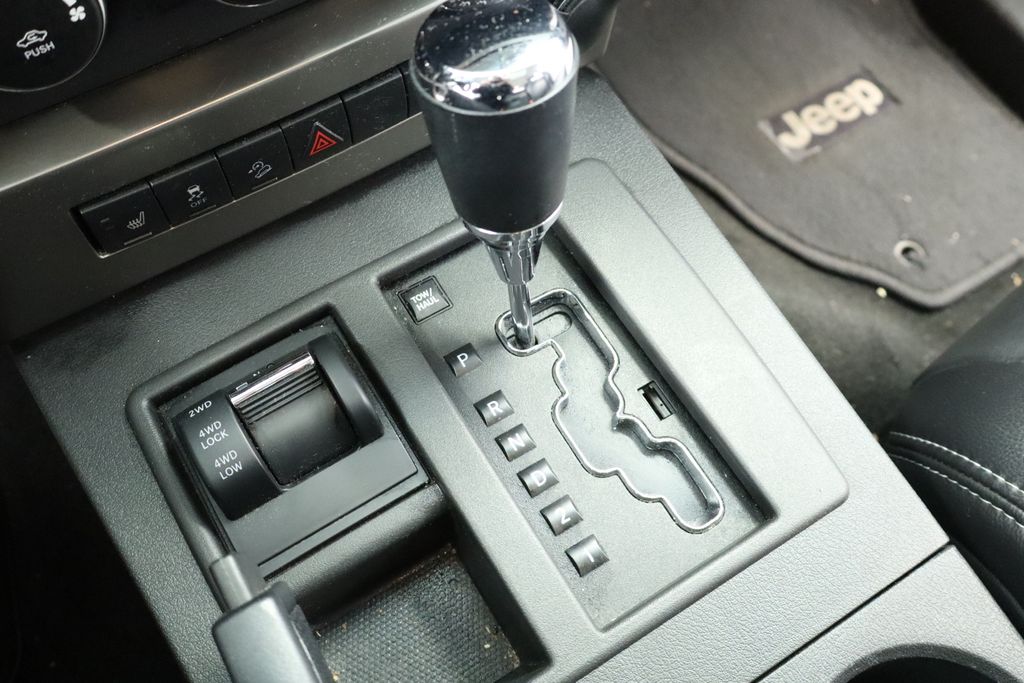 Thumbnail: 2012 Jeep Liberty - 38