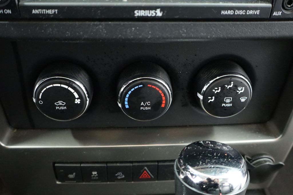Thumbnail: 2012 Jeep Liberty - 41