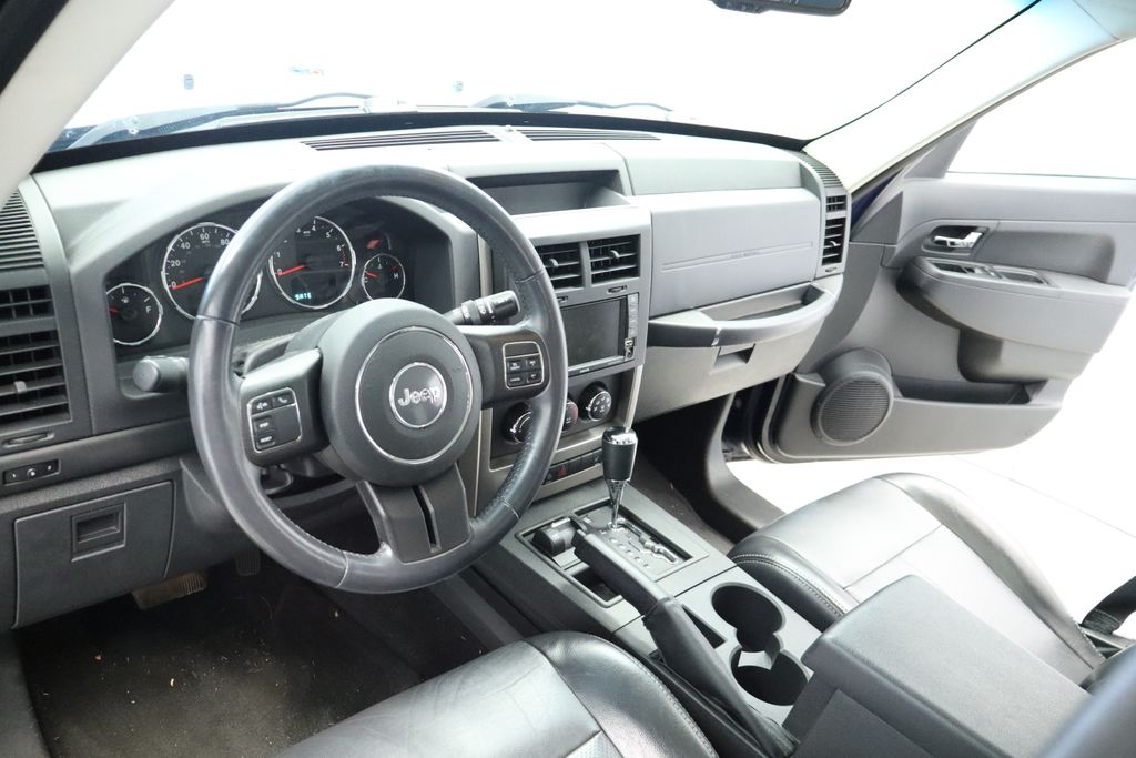 Thumbnail: 2012 Jeep Liberty - 8