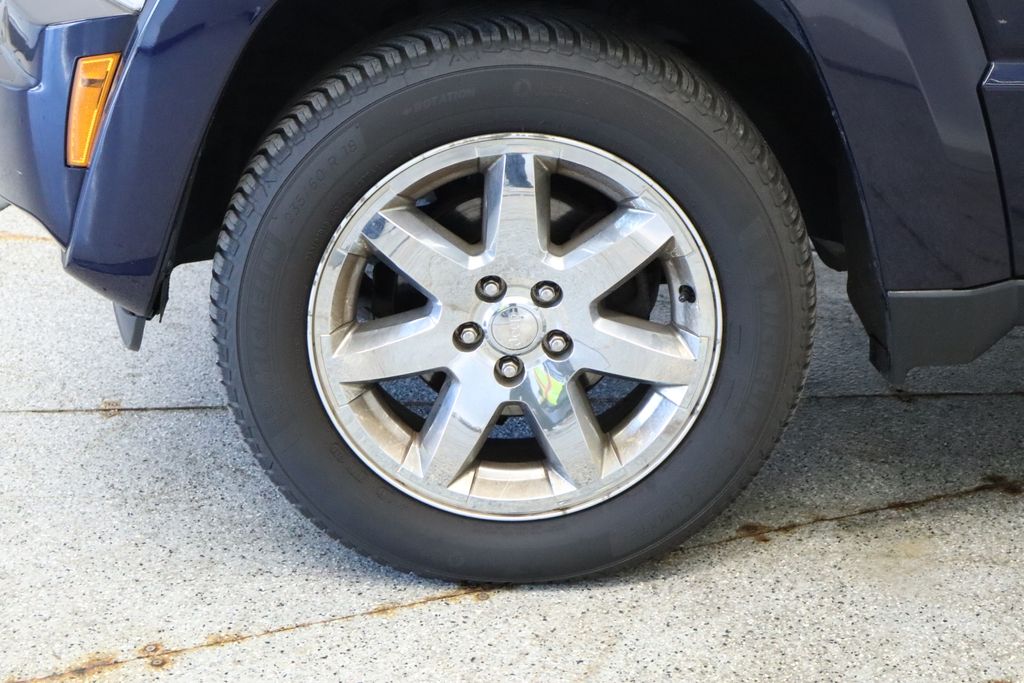 Thumbnail: 2012 Jeep Liberty - 7