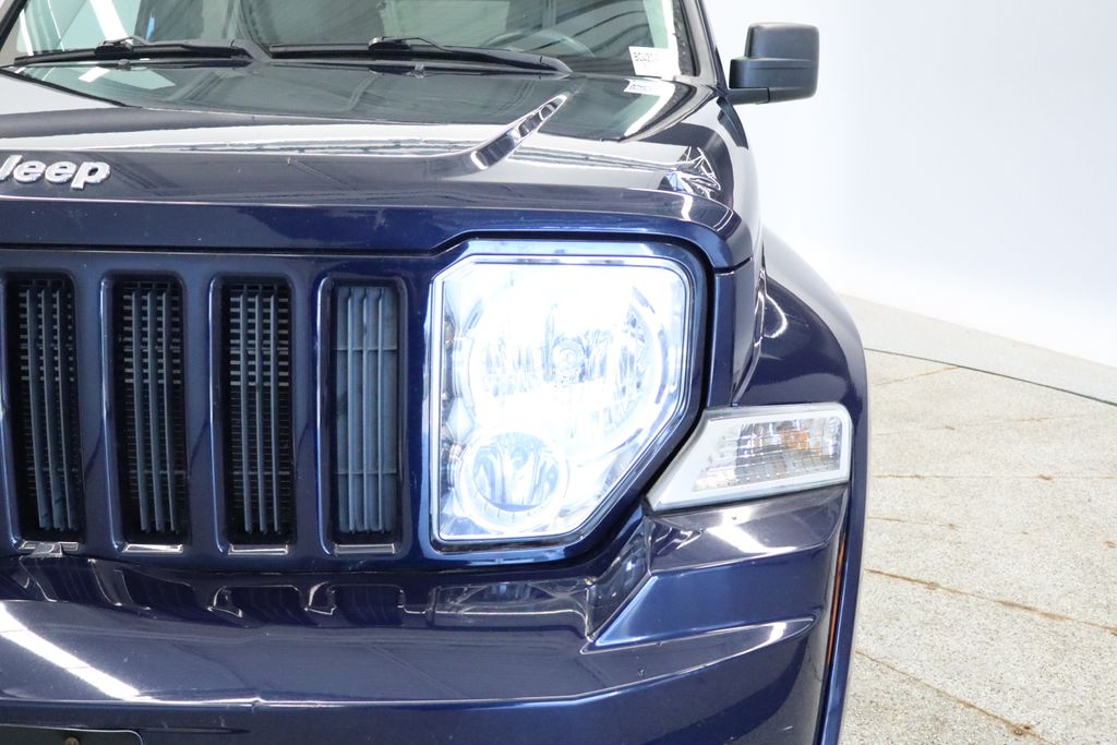 Thumbnail: 2012 Jeep Liberty - 20