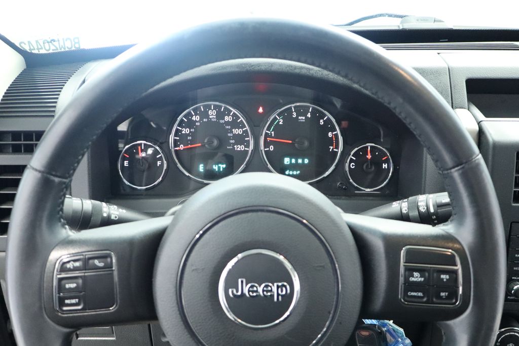Thumbnail: 2012 Jeep Liberty - 34