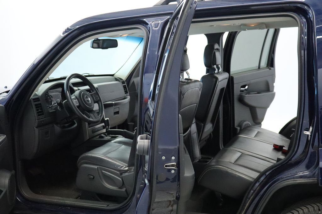 Thumbnail: 2012 Jeep Liberty - 9