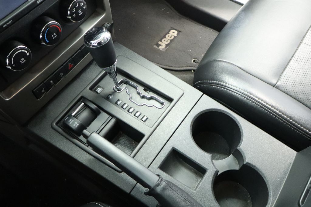 Thumbnail: 2012 Jeep Liberty - 36