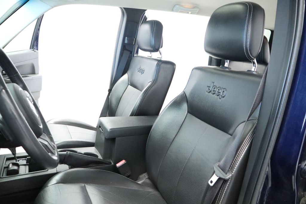 Thumbnail: 2012 Jeep Liberty - 30