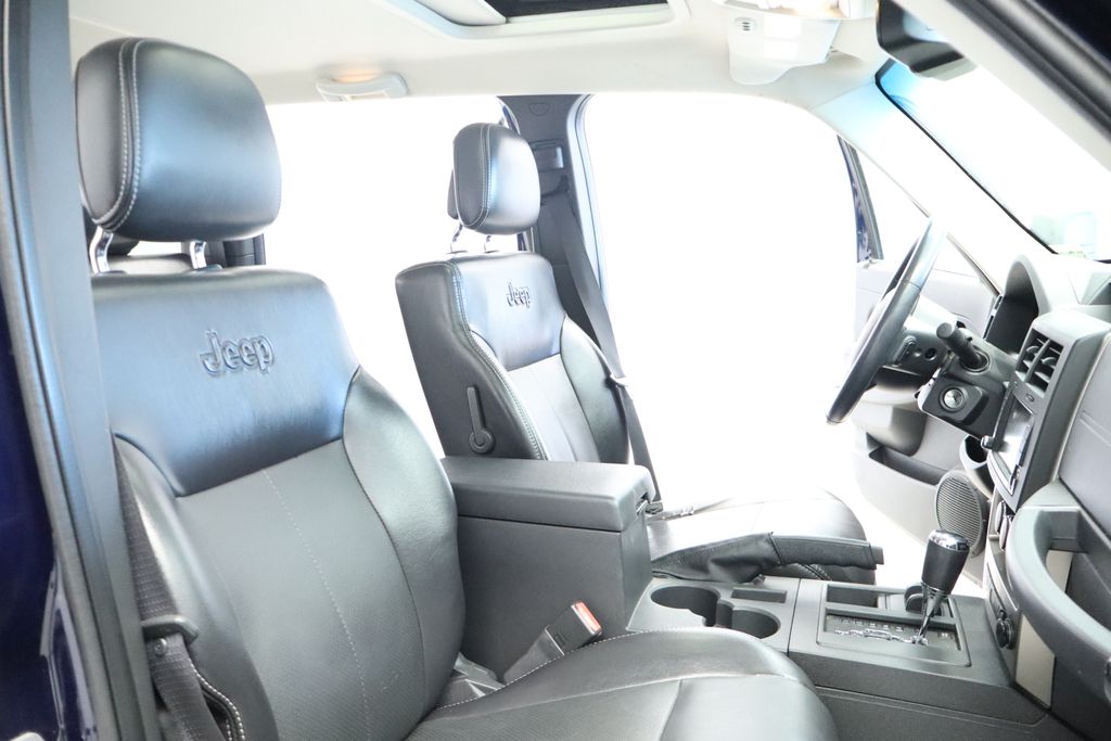 Thumbnail: 2012 Jeep Liberty - 10