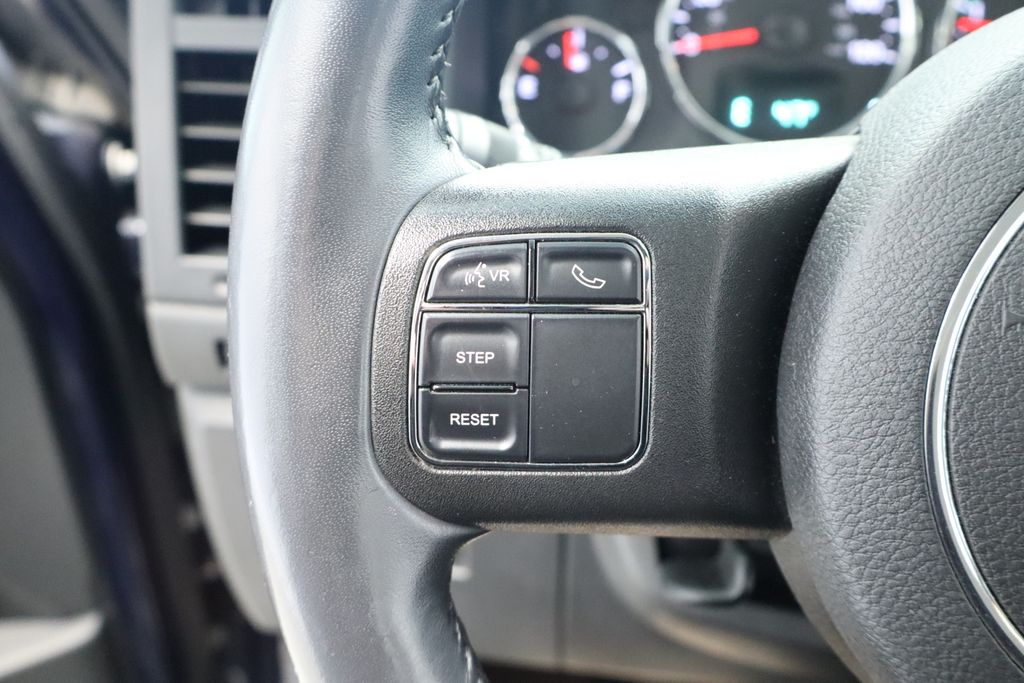 Thumbnail: 2012 Jeep Liberty - 31