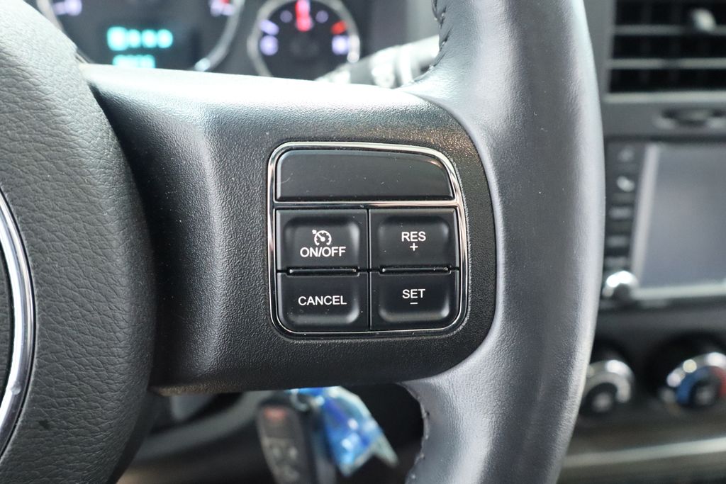 Thumbnail: 2012 Jeep Liberty - 32