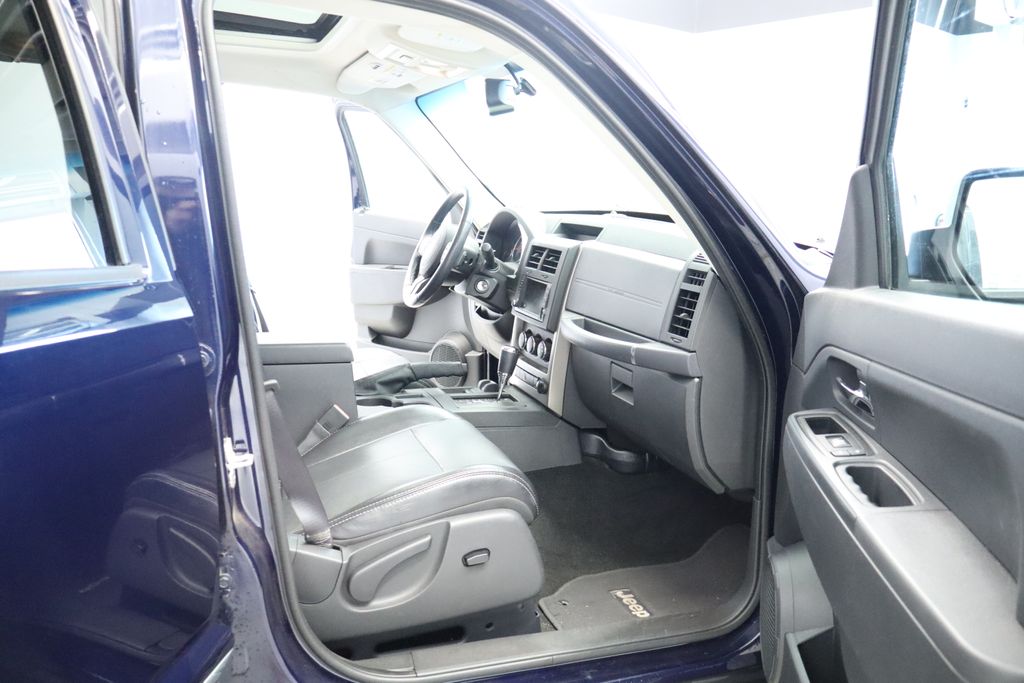 Thumbnail: 2012 Jeep Liberty - 28