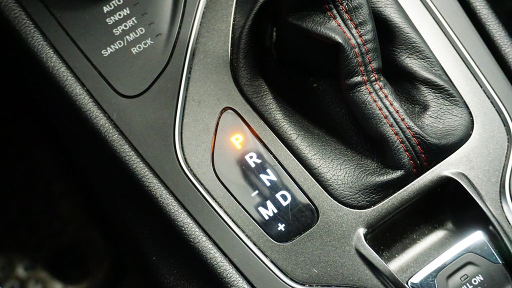 Thumbnail: 2020 Jeep Cherokee - 13