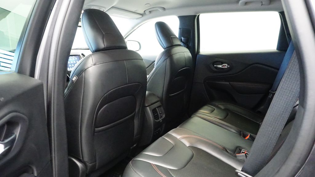 Thumbnail: 2020 Jeep Cherokee - 10