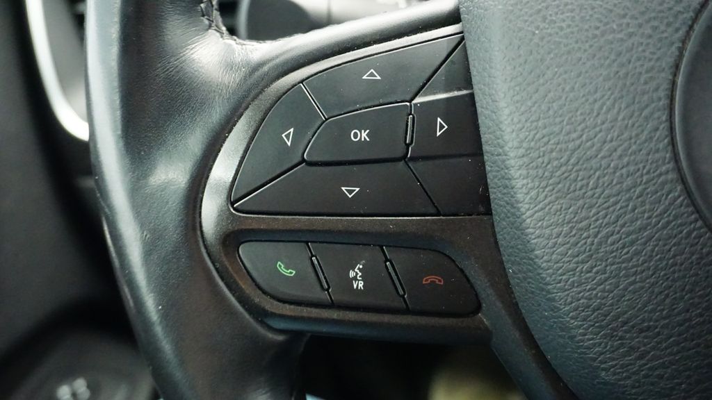 Thumbnail: 2020 Jeep Cherokee - 33