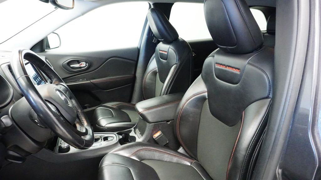 Thumbnail: 2020 Jeep Cherokee - 9