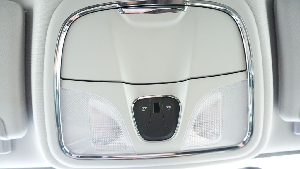 Thumbnail: 2020 Jeep Cherokee - 35