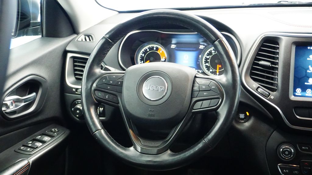 Thumbnail: 2020 Jeep Cherokee - 8