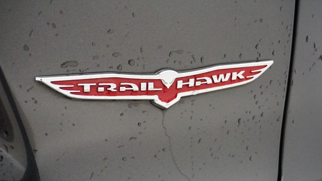 Thumbnail: 2020 Jeep Cherokee - 23