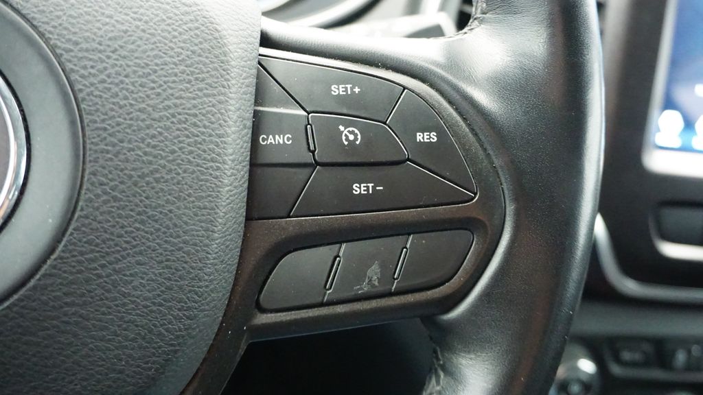 Thumbnail: 2020 Jeep Cherokee - 34