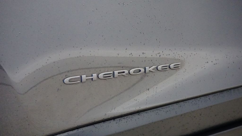 Thumbnail: 2020 Jeep Cherokee - 6