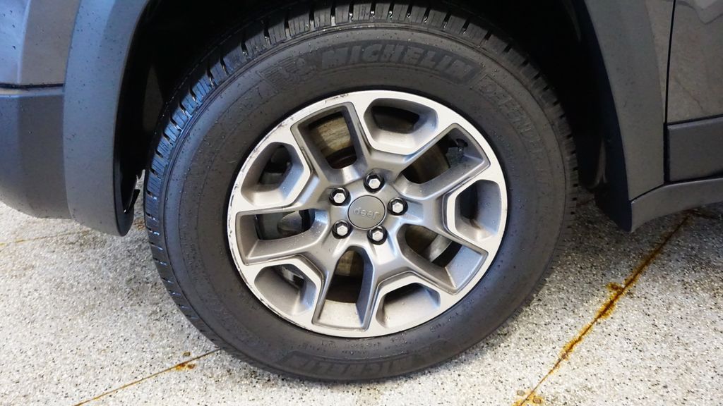 Thumbnail: 2020 Jeep Cherokee - 7