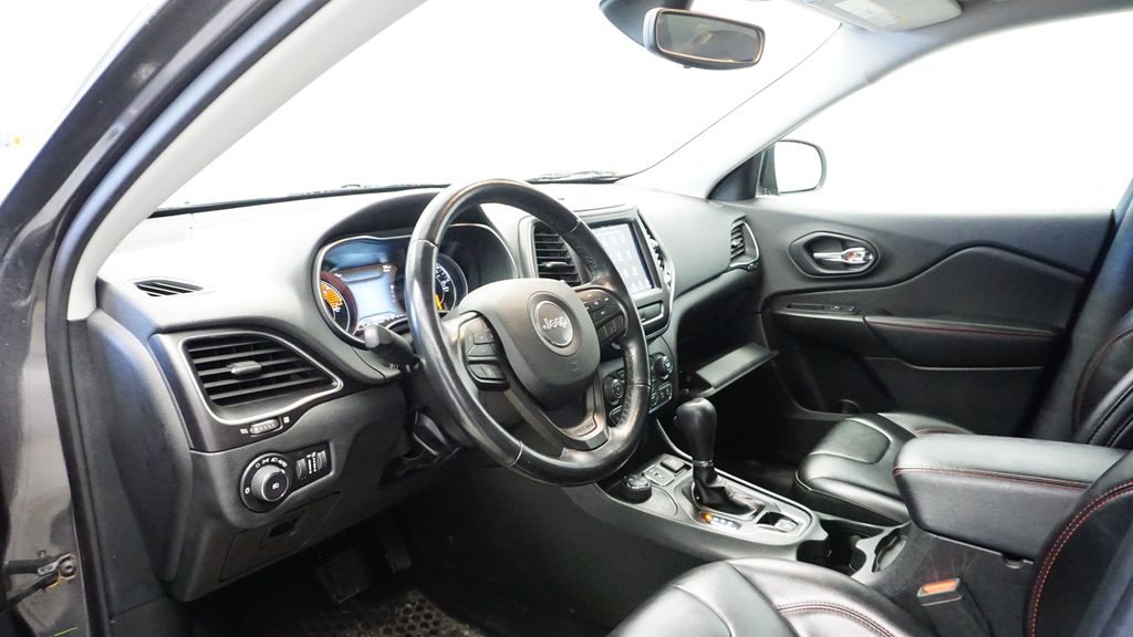 Thumbnail: 2020 Jeep Cherokee - 11