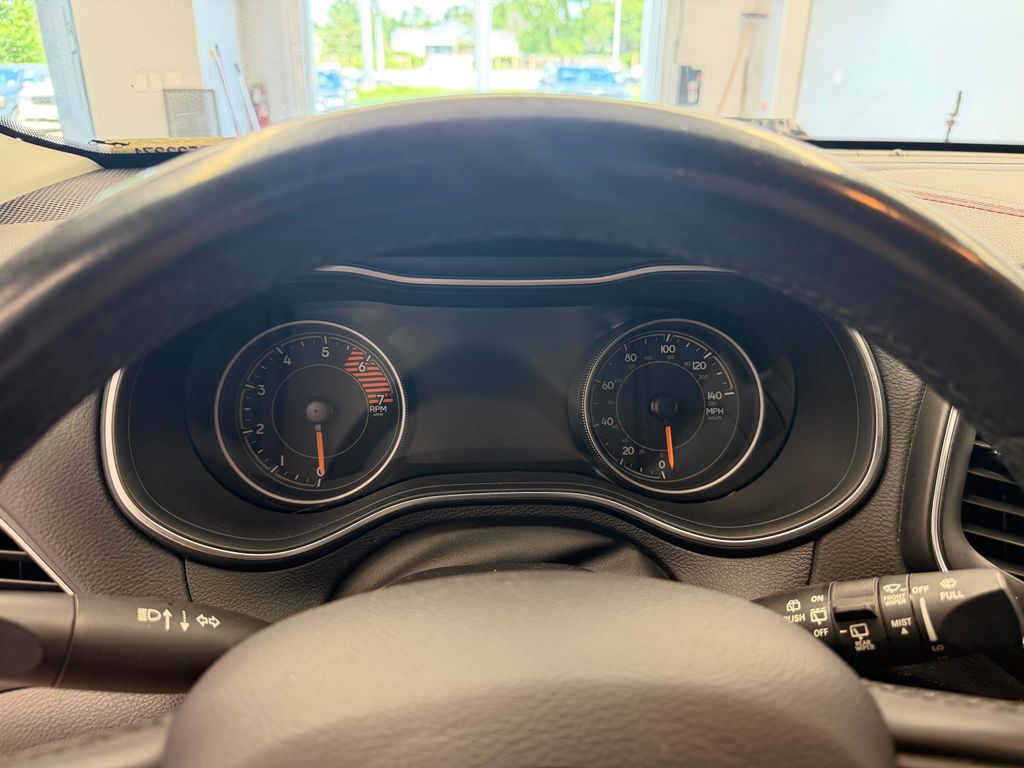 Thumbnail: 2020 Jeep Cherokee - 15