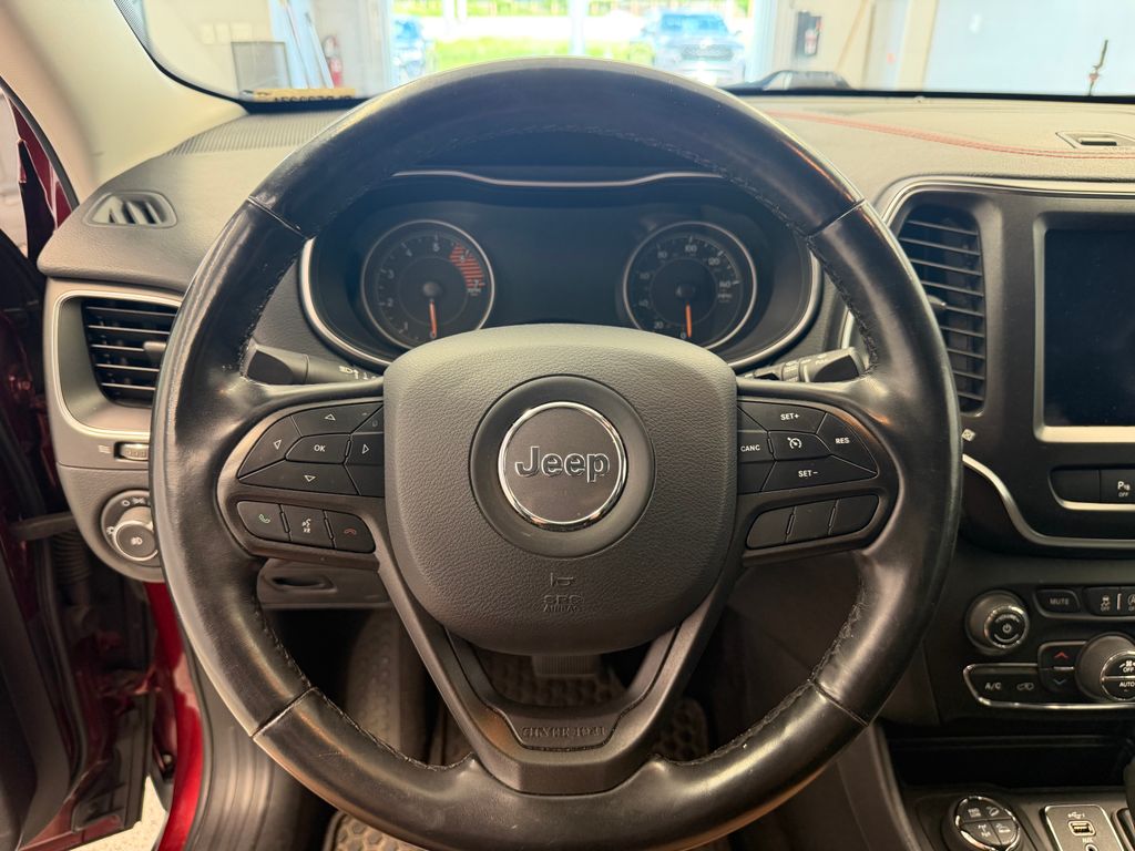Thumbnail: 2020 Jeep Cherokee - 12