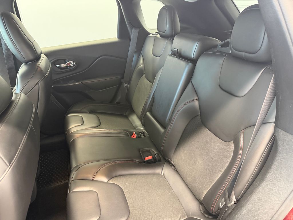 Thumbnail: 2020 Jeep Cherokee - 11