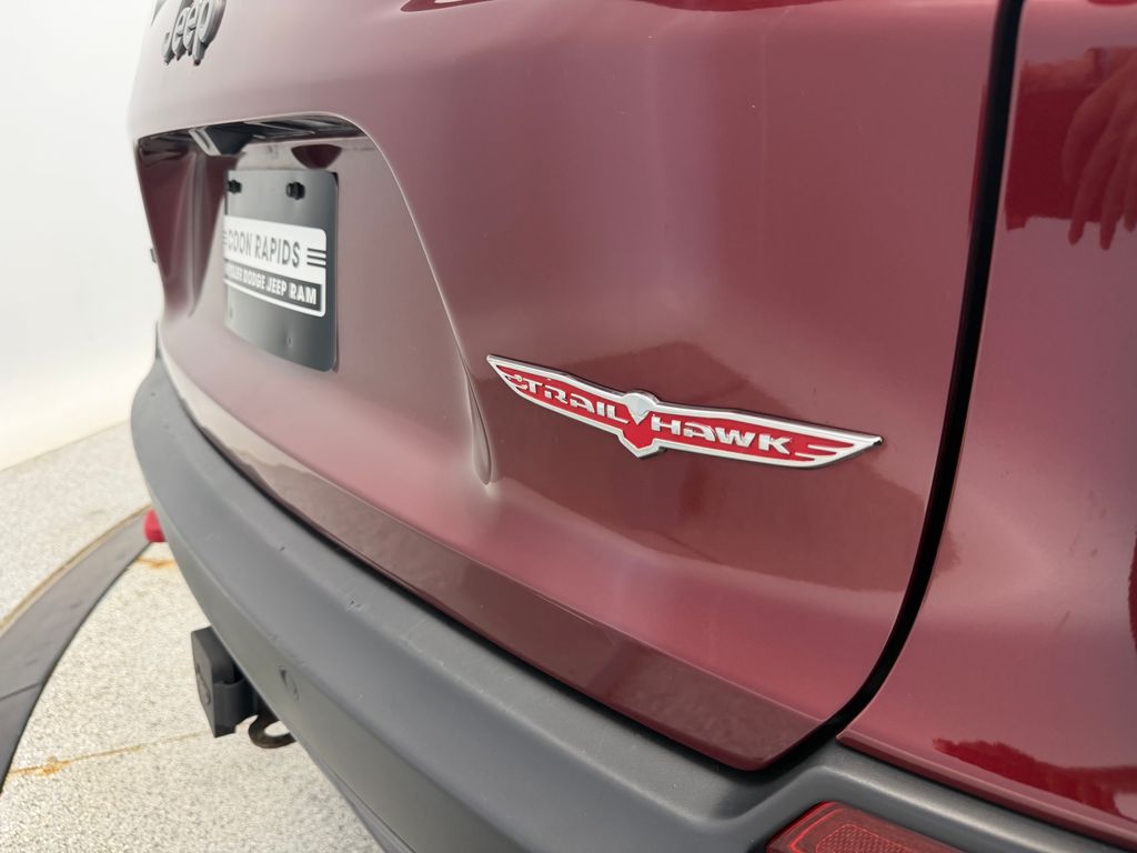 Thumbnail: 2020 Jeep Cherokee - 7