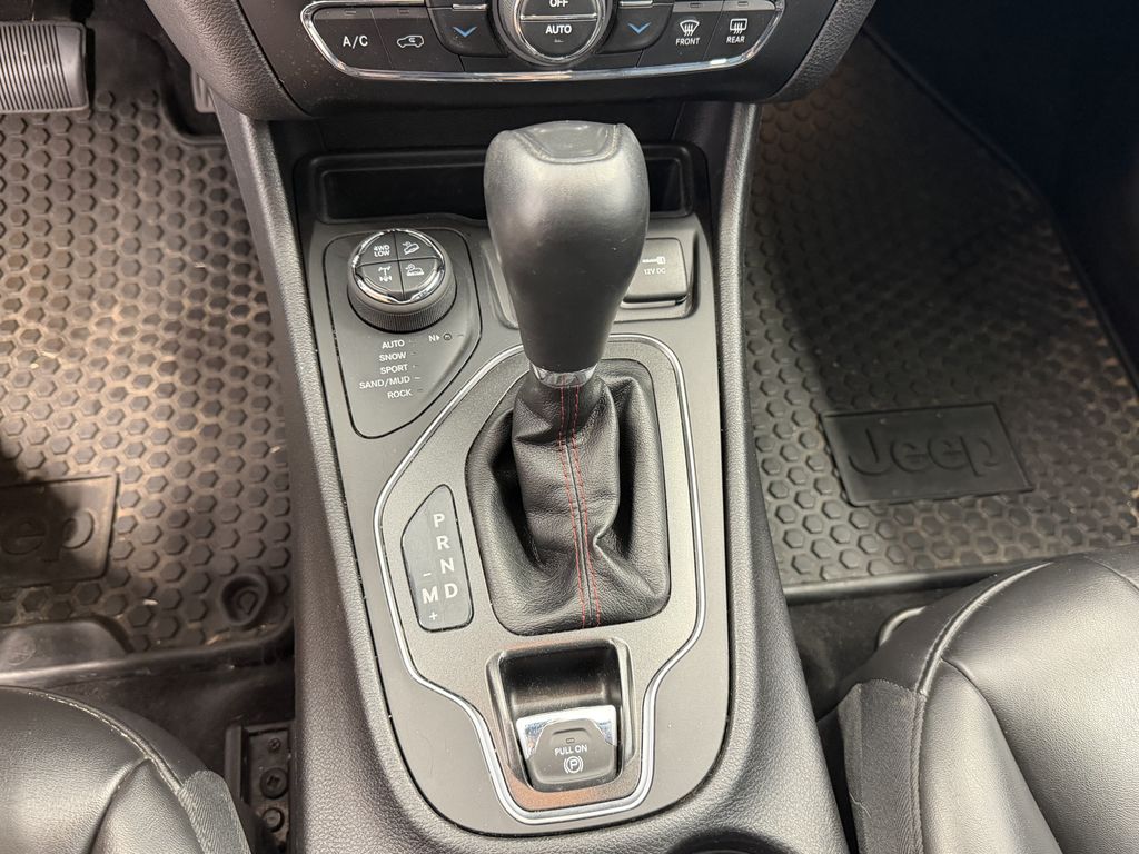 Thumbnail: 2020 Jeep Cherokee - 14