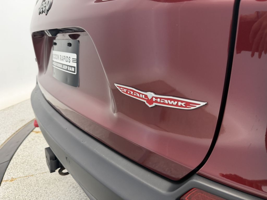 Thumbnail: 2020 Jeep Cherokee - 7