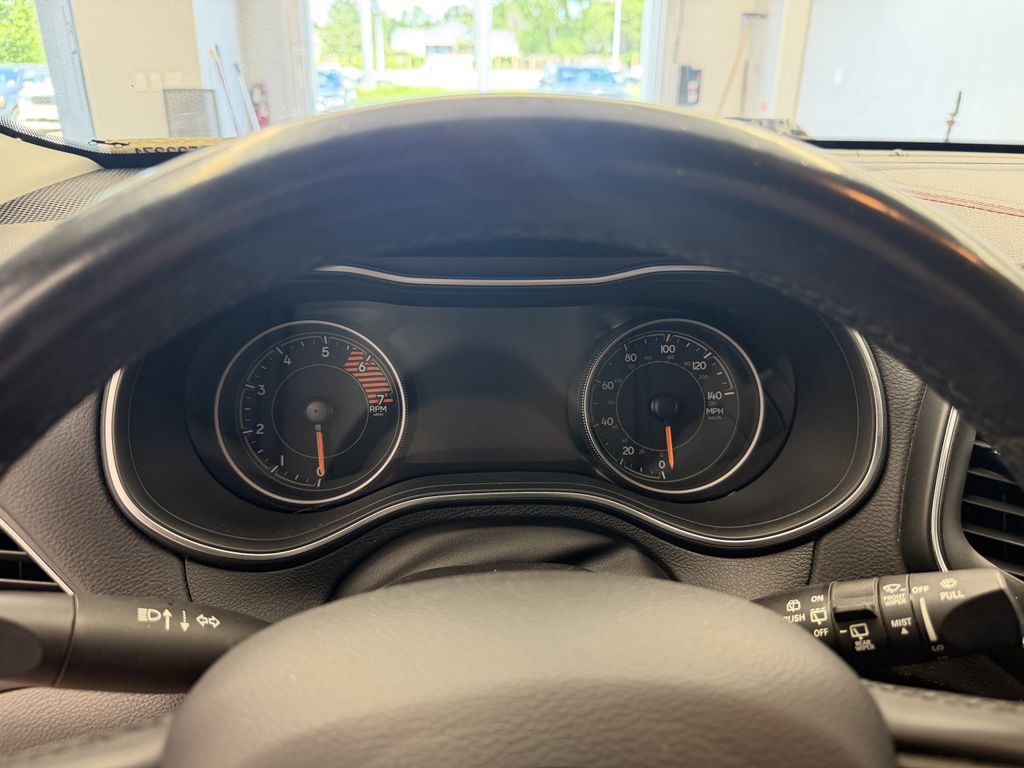 Thumbnail: 2020 Jeep Cherokee - 15