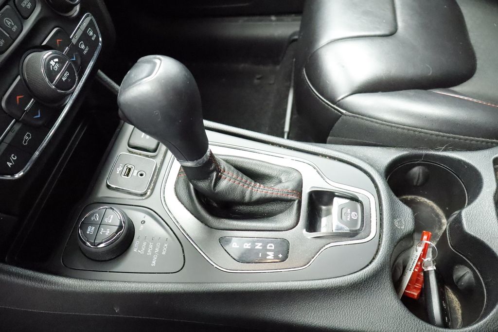 Thumbnail: 2019 Jeep Cherokee - 10