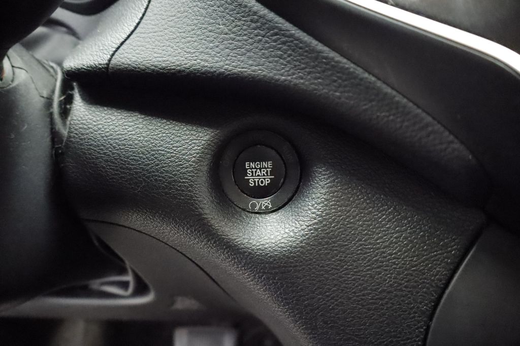 Thumbnail: 2019 Jeep Cherokee - 26