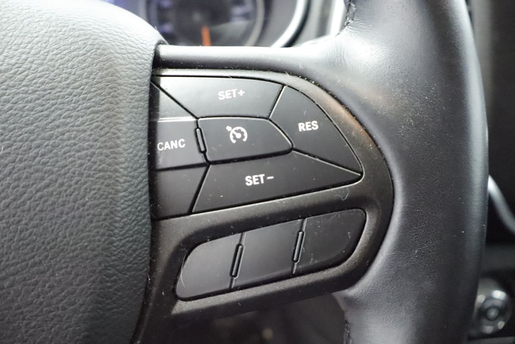 Thumbnail: 2019 Jeep Cherokee - 25